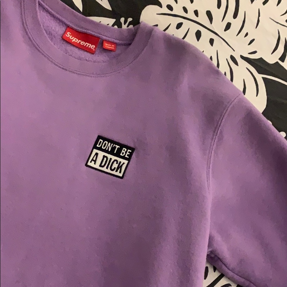 Light purple Supreme sweatshirt Medium